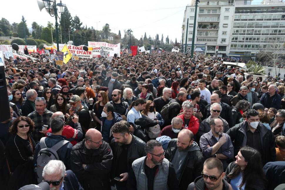 Violențe în Grecia, la protestele declanșate după tragedia feroviară în care a murit și un român | "Așteptăm ca guvernul să pice", spune analistul Bogdan Chirieac 821670