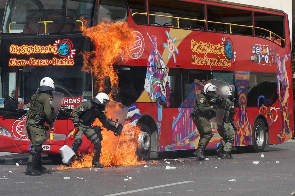 Violențe în Grecia, la protestele declanșate după tragedia feroviară în care a murit și un român | "Așteptăm ca guvernul să pice", spune analistul Bogdan Chirieac 821671