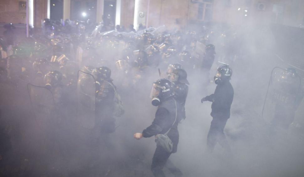 Revolta violentă a populației a învins legea rusească în Georgia | Partidul de guvernământ anunță că retrage proiectul "agenților străini" 821782
