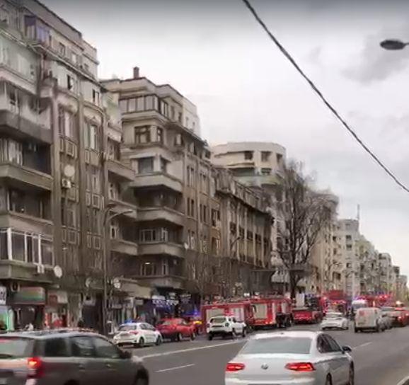 Panică în centrul Bucureştiului, după ce un magazin a luat foc 822094