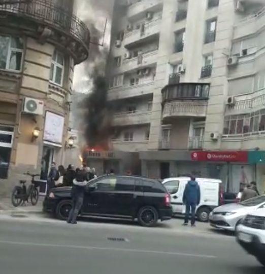 Panică în centrul Bucureştiului, după ce un magazin a luat foc 822095