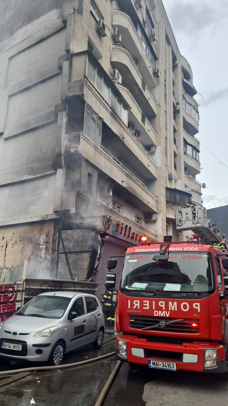 Panică în centrul Bucureştiului, după ce un magazin a luat foc 822098