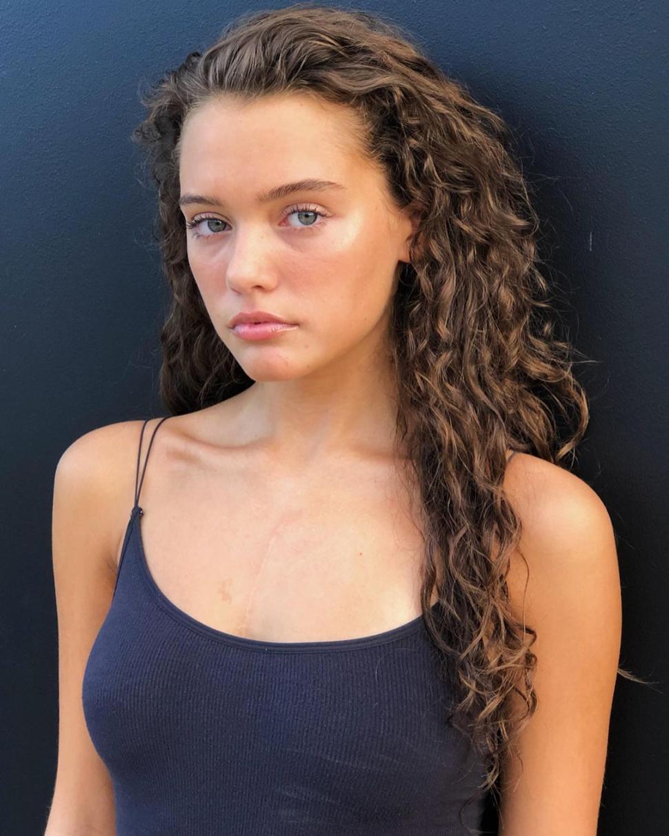 "Am intrat în moarte clinică de trei ori". Povestea tinerei care și-a pierdut ambele picioare după ce a făcut Covid-19 822004