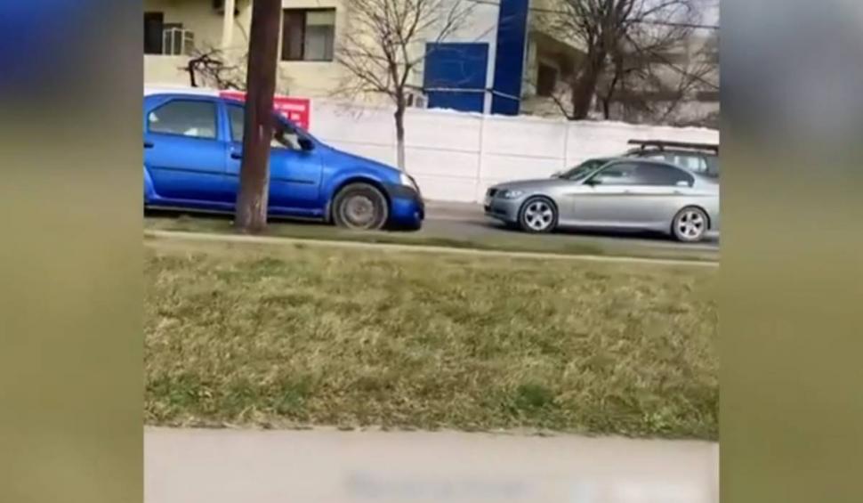 Momentul în care un șofer circulă pe contrasens fără să îi pese de claxoanele celorlalte mașini | "N-are nici o treabă omul" 821996