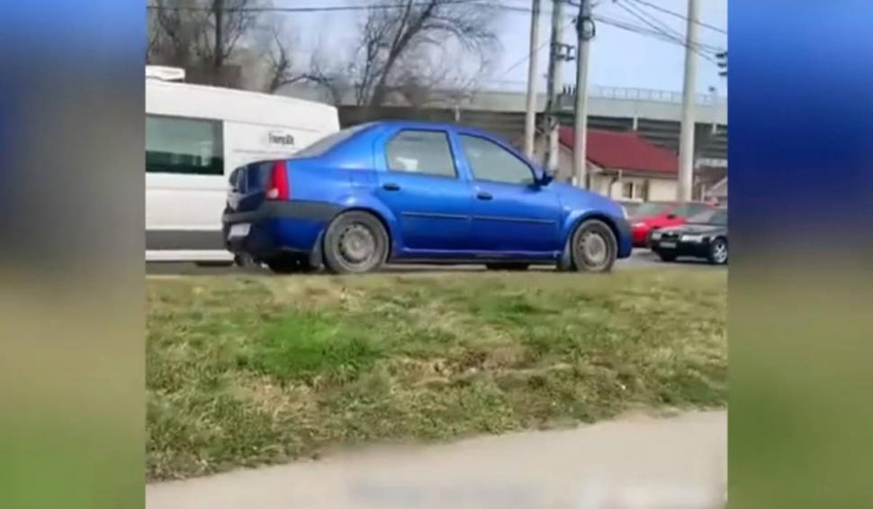 Momentul în care un șofer circulă pe contrasens fără să îi pese de claxoanele celorlalte mașini | "N-are nici o treabă omul" 821998