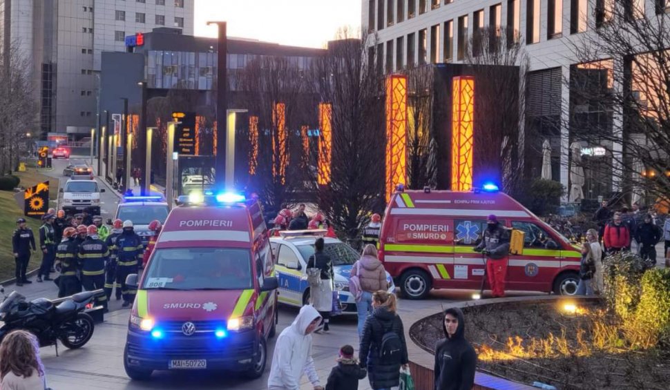Alertă cu bombă la un mall din Timișoara. Forțele de ordine fac cercetări la fața locului
