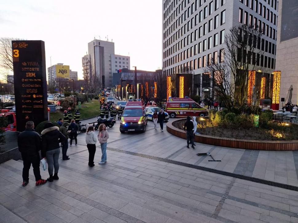 Alertă cu bombă la un mall din Timișoara. Forțele de ordine fac cercetări la fața locului 822286