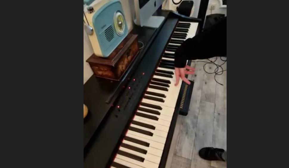 Imagini incredibile cu Alexia! | Fata cu brațele replantate a început să cânte la pian: "Câtă forţă și dorinţă de viaţă" 822530