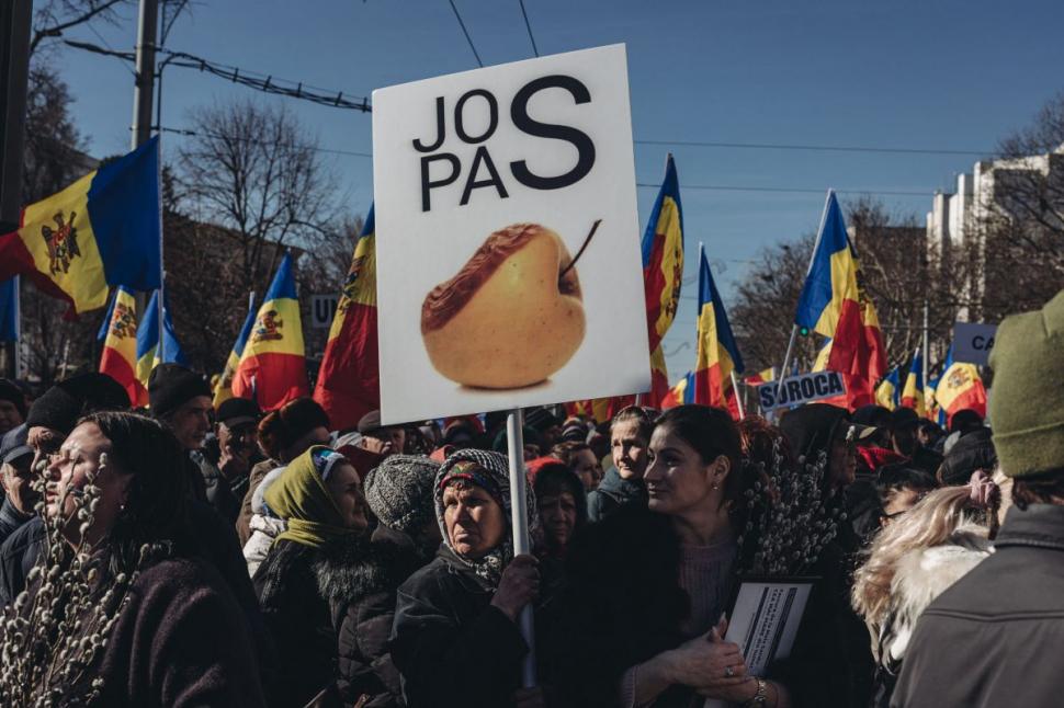 Moscova manevrează protestele de la Chișinău. Un polițist infiltrat între manifestanți primește indicații de la un agent rus 822336