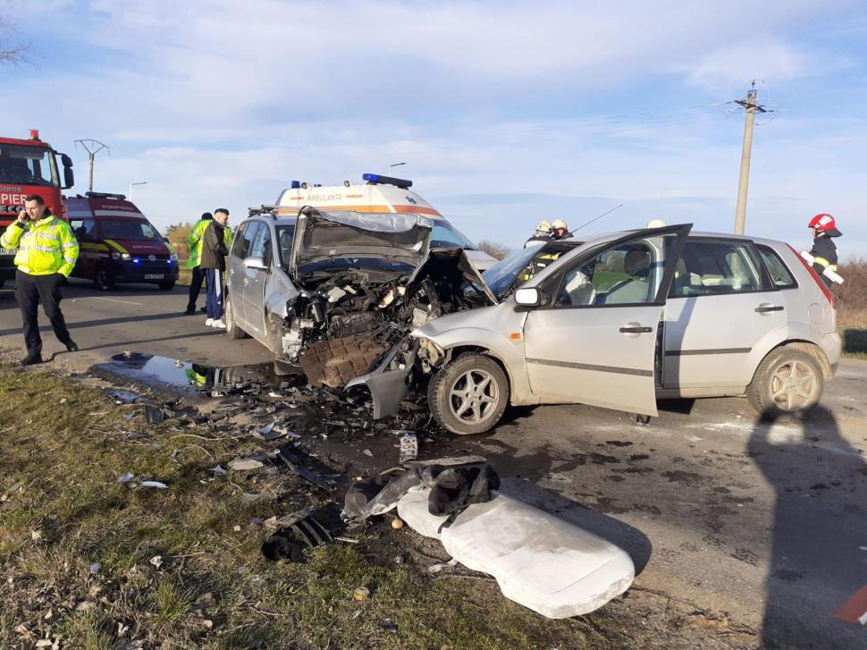 Un bărbat a murit, iar doi copii au ajuns la spital, după un accident produs în Arad 822725