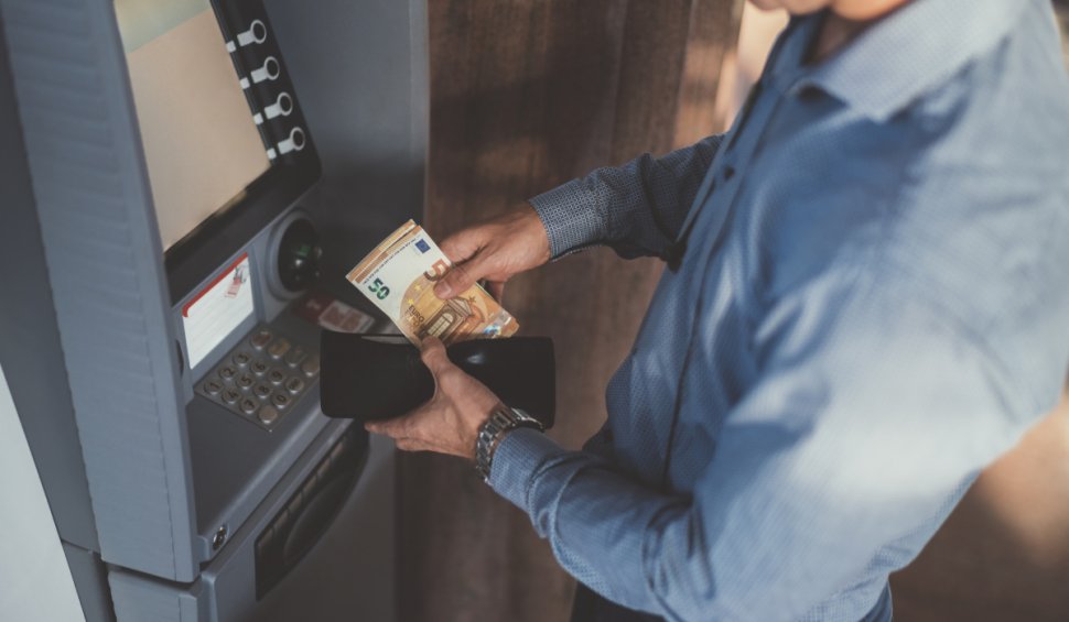 Un bărbat din Sibiu a primit, din greșeală, 5.000 de euro din partea unei bănci și a refuzat să îi dea înapoi