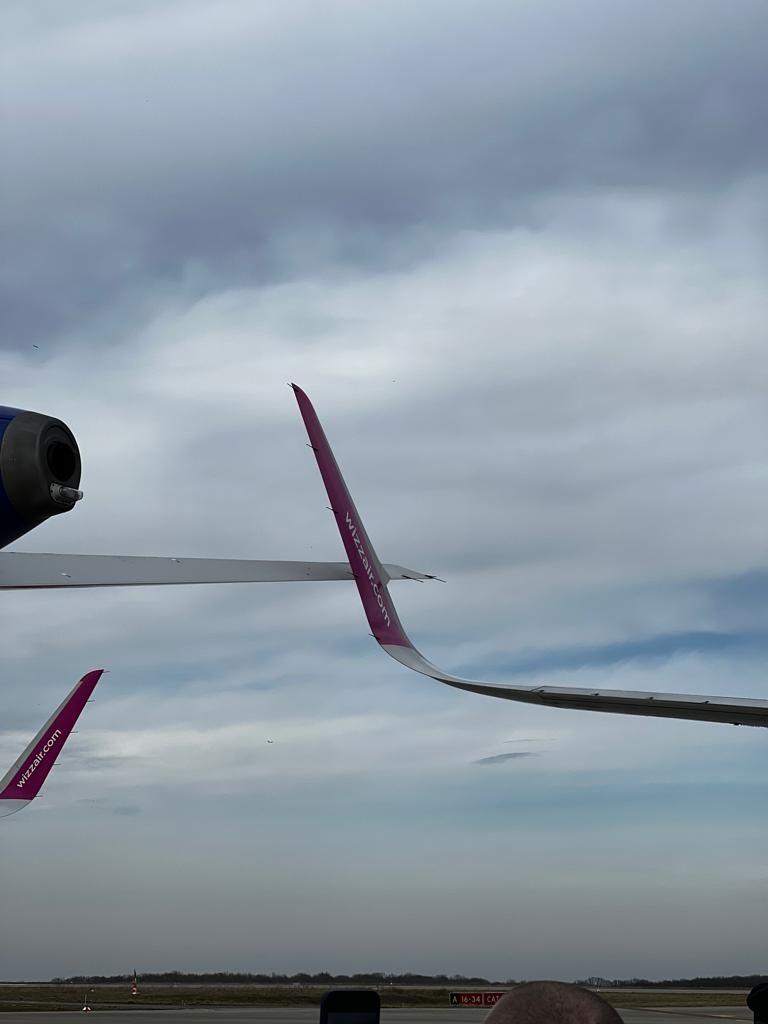 Două avioane s-au ciocnit pe pista Aeroportului din Suceava. Unul dintre aparate era plin cu călători 822663