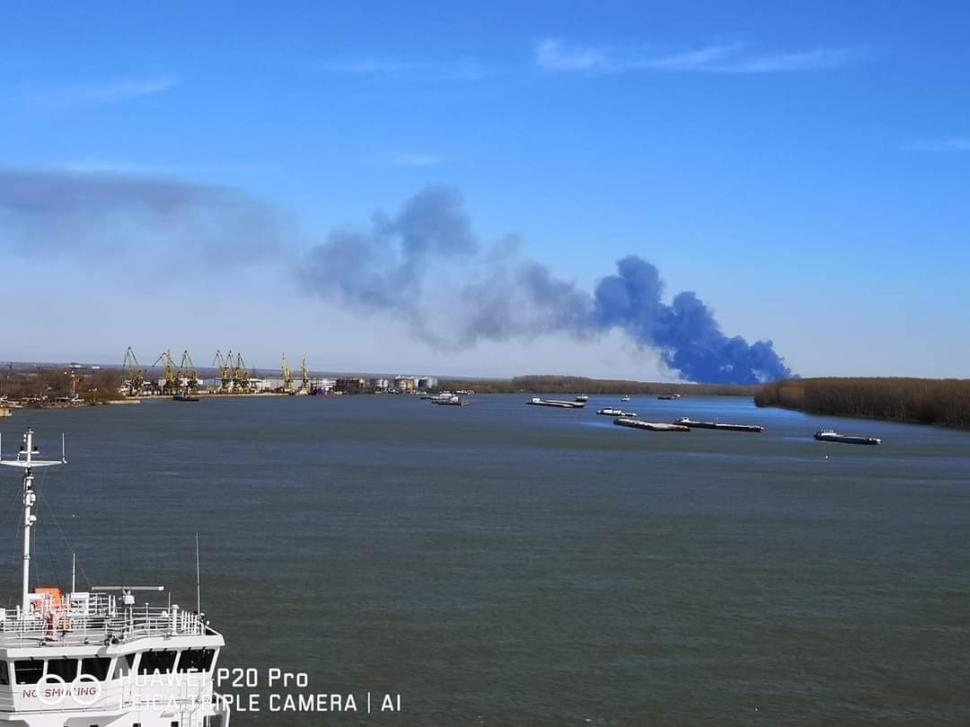 Incendiu violent în Ucraina | Fumul gros se vede de la Galați 822668