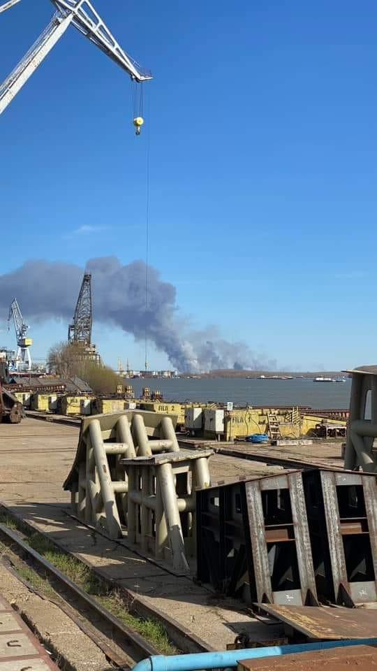 Incendiu violent în Ucraina | Fumul gros se vede de la Galați 822669