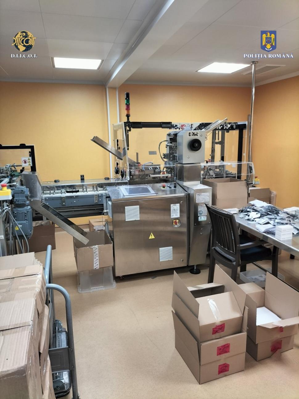 Laborator de droguri descoperit în România. Au fost găsiţi bani ascunşi în saci şi chiar în şosetele traficanţilor 822691