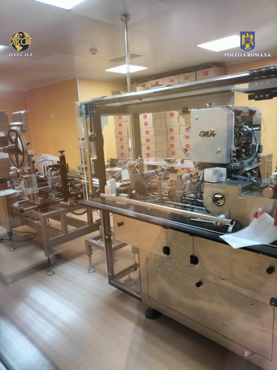 Laborator de droguri descoperit în România. Au fost găsiţi bani ascunşi în saci şi chiar în şosetele traficanţilor 822699