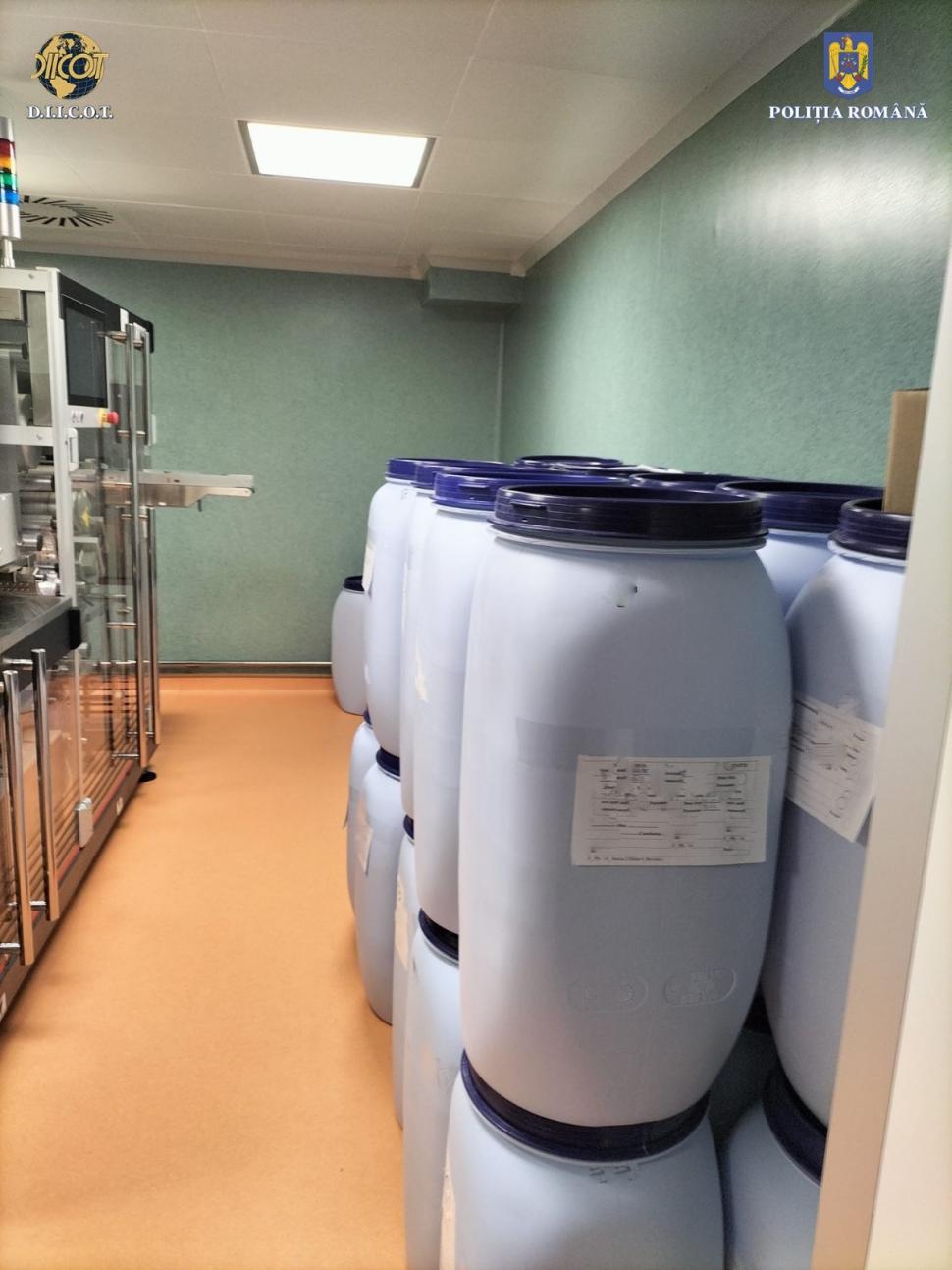 Laborator de droguri descoperit în România. Au fost găsiţi bani ascunşi în saci şi chiar în şosetele traficanţilor 822702