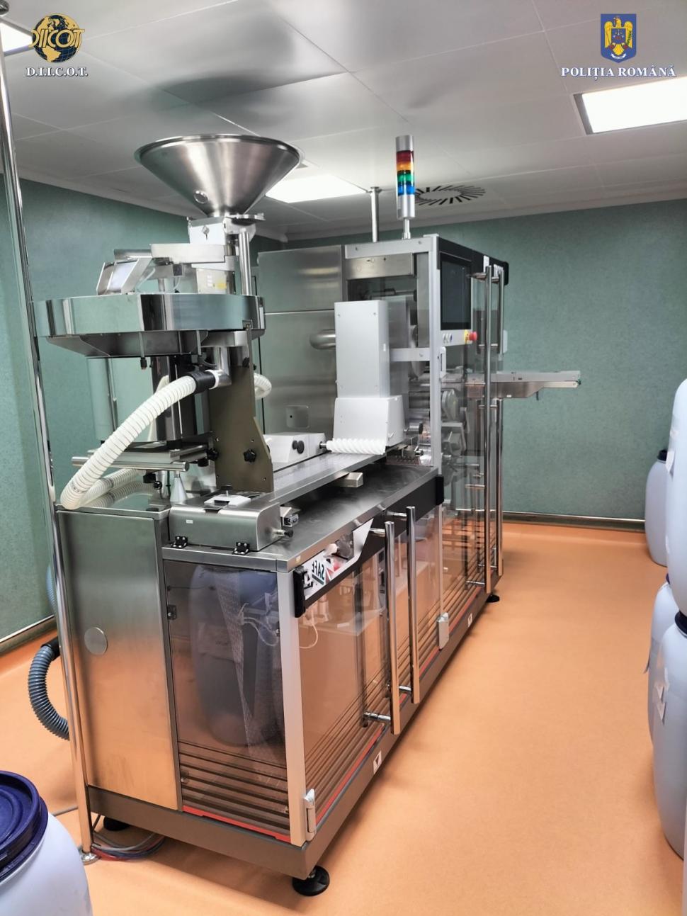 Laborator de droguri descoperit în România. Au fost găsiţi bani ascunşi în saci şi chiar în şosetele traficanţilor 822703