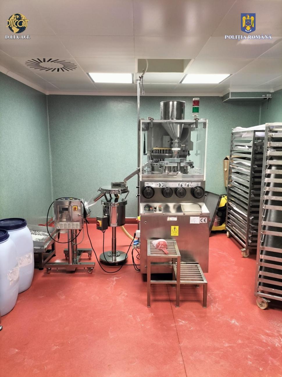 Laborator de droguri descoperit în România. Au fost găsiţi bani ascunşi în saci şi chiar în şosetele traficanţilor 822705