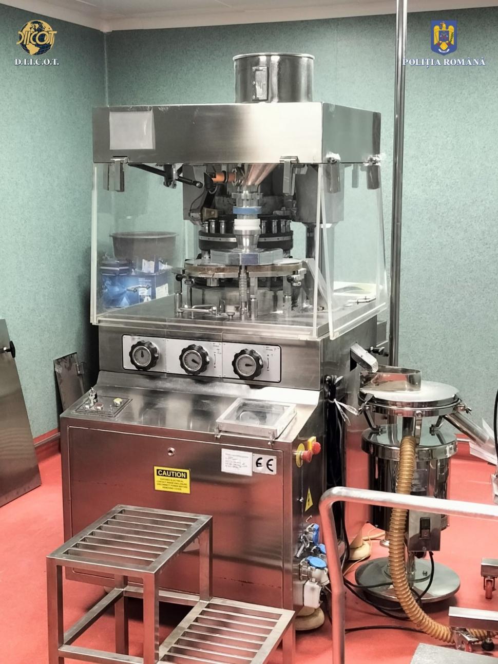 Laborator de droguri descoperit în România. Au fost găsiţi bani ascunşi în saci şi chiar în şosetele traficanţilor 822707