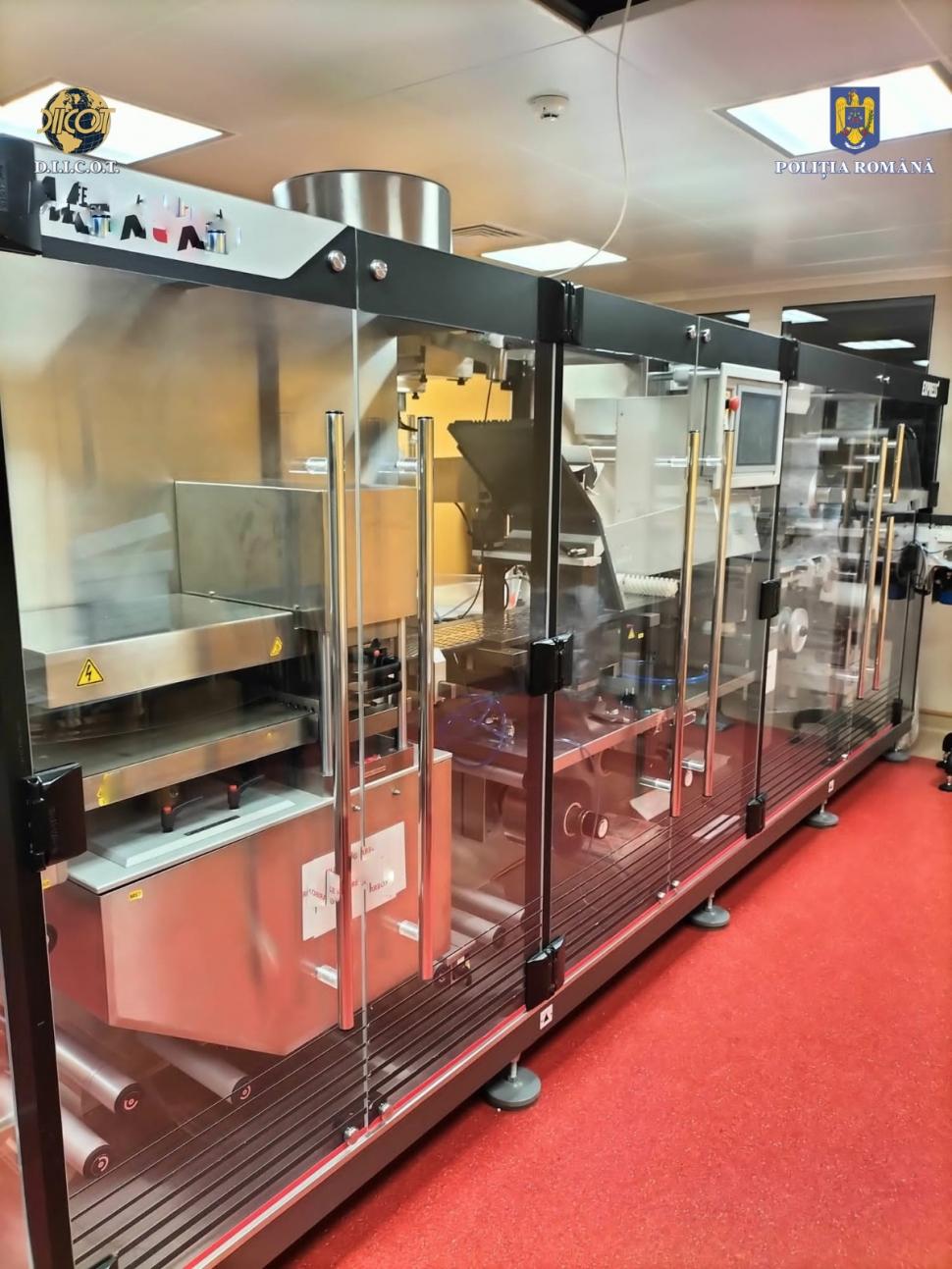 Laborator de droguri descoperit în România. Au fost găsiţi bani ascunşi în saci şi chiar în şosetele traficanţilor 822708