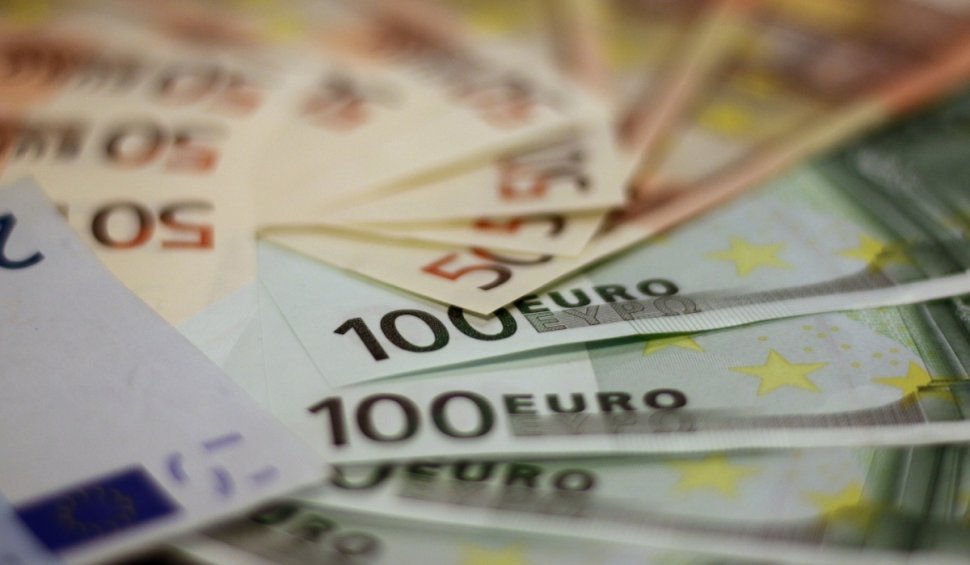 Bancnote false de peste 10.000 euro au fost găsite în Neamț | O persoană a fost reţinută 
