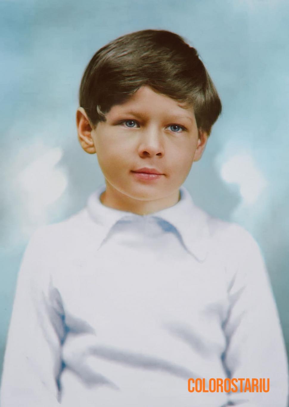 Recunoşti personajul? Românul chipeş cu papion şi ochi verzi, "cioplit" de un cunoscut fotograf 822548