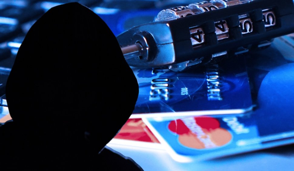 Atenţie, aşa poţi pierde bani la bancomat! Hackerii români au inventat un nou dispozitiv de clonare a cardurilor | Recomandările experţilor de la investigaţii criminale