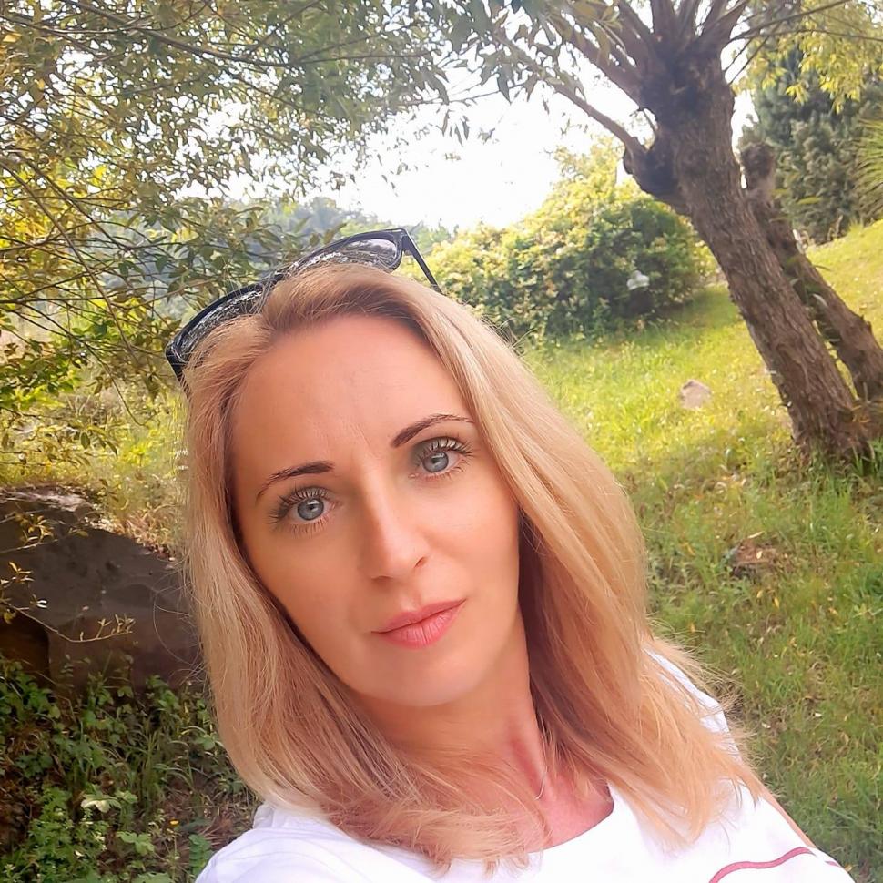 "Mă voi ruga pentru sufletul tău". O mamă din Sebiș și-a pus capăt zilelor, la fel ca soțul ei. Femeia a fost găsită în baie de unicul său fiu 823361