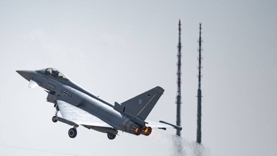 Două aeronave NATO au interceptat avioane ruseşti în apropierea spaţiului aerian al Estoniei