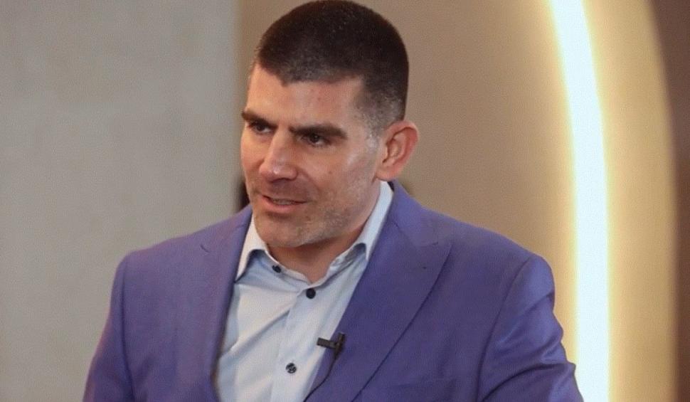 Dragoş Bucurenci, invitat special în cea de-a şasea ediţie a emisiunii "Gătit la costum", sezonul 4: "Bunica era doamna general a întregii familii" 823156