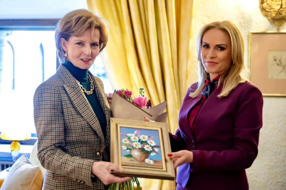 Gabriela Firea, întâlnire cu Majestatea Sa Margareta: „Ne-am propus începerea unor colaborări care să readucă ideea de sprijin între generații” 823523