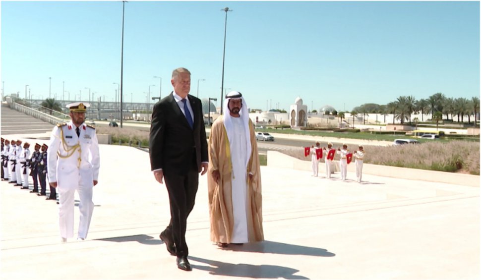 Klaus Iohannis, vizită oficială în Emiratele Arabe Unite. Preşedintele a vizitat Monumentul Martirilor și Marea Moschee din Abu Dhabi 