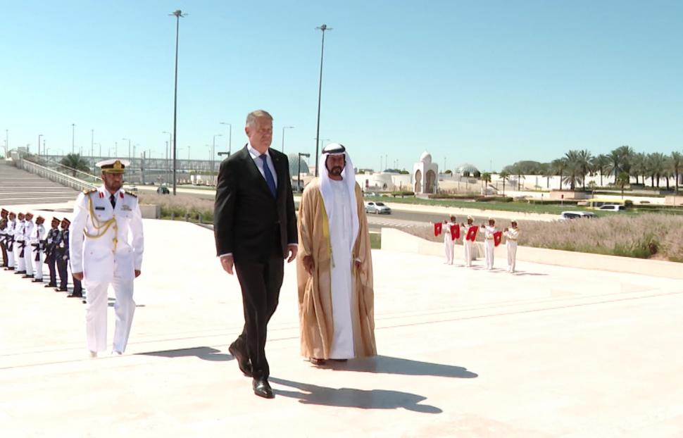 Klaus Iohannis, vizită oficială în Emiratele Arabe Unite. Preşedintele a vizitat Monumentul Martirilor și Marea Moschee din Abu Dhabi  823507