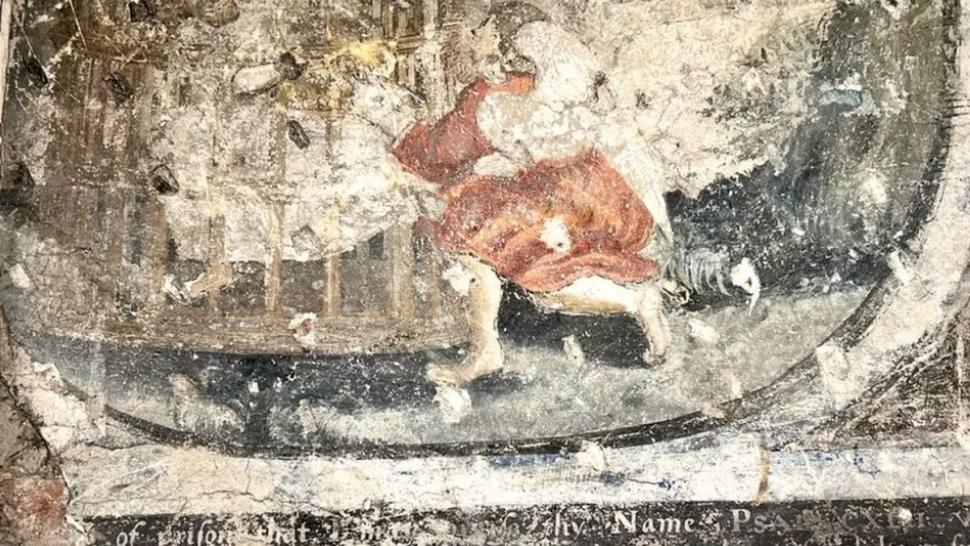 Un bărbat care își renova bucătăria şi-a verificat toți pereții casei după ce a făcut o descoperire uimitoare sub tapet 823661