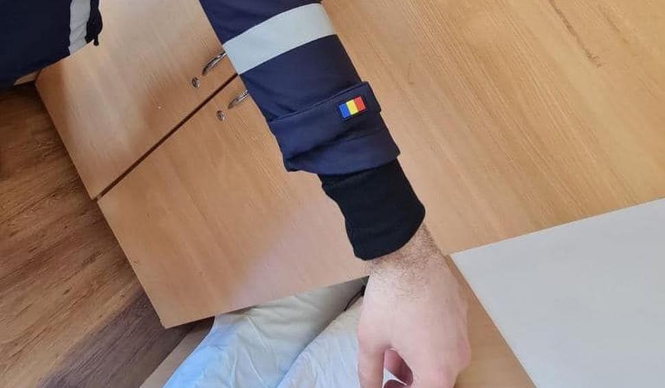 Noi probleme cu uniformele poliţiştilor: Mărimile nu corespund. "Schimbați-le între voi, că altele nu mai primiți" 823607