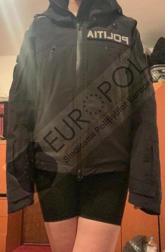 Noi probleme cu uniformele poliţiştilor: Mărimile nu corespund. "Schimbați-le între voi, că altele nu mai primiți" 823609