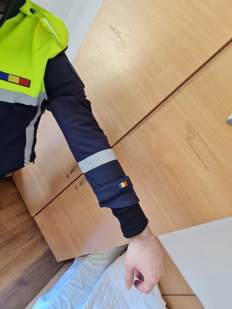 Noi probleme cu uniformele poliţiştilor: Mărimile nu corespund. "Schimbați-le între voi, că altele nu mai primiți" 823610