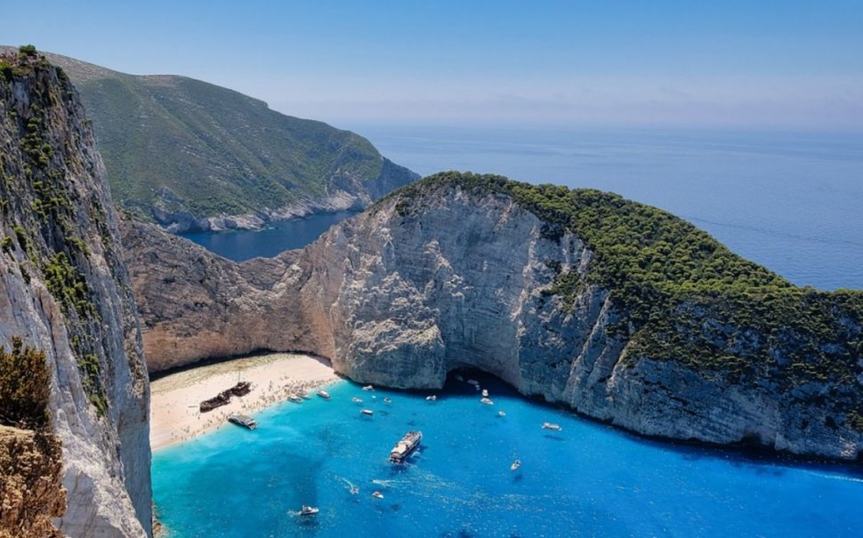 Cea mai populară plajă din Grecia va fi închisă din cauza alunecărilor de teren