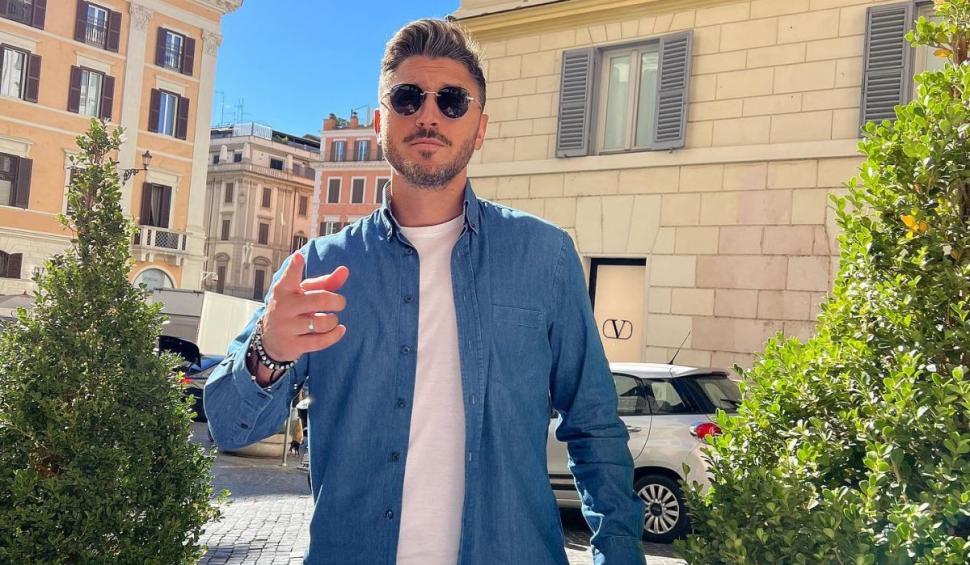 Recunoşti băieţelul care a dat cămăşuţa pe tricou şi a făcut istorie în fotbal? "Am râs când s-a scris că mi-a luat tata mașină la 18 ani" 823571