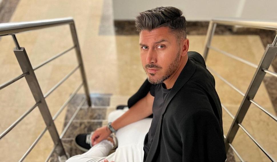 Recunoşti băieţelul care a dat cămăşuţa pe tricou şi a făcut istorie în fotbal? "Am râs când s-a scris că mi-a luat tata mașină la 18 ani" 823577