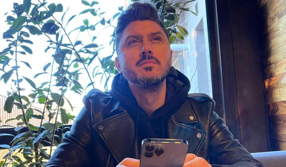 Recunoşti băieţelul care a dat cămăşuţa pe tricou şi a făcut istorie în fotbal? "Am râs când s-a scris că mi-a luat tata mașină la 18 ani" 823578