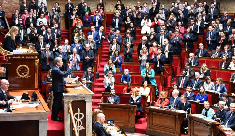 Adunarea Națională din Franța a respins ambele moțiuni de cenzură privind reforma pensiilor