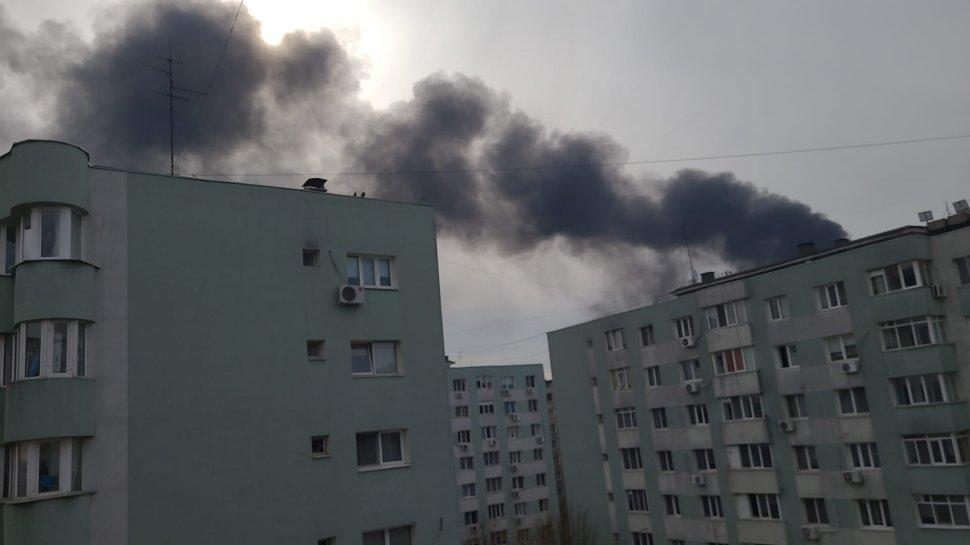 ”Sunt în șoc, soția mea e acolo, plânge” | Primele declarații ale locatarilor din blocul care arde în Sectorul 5 din București 823706