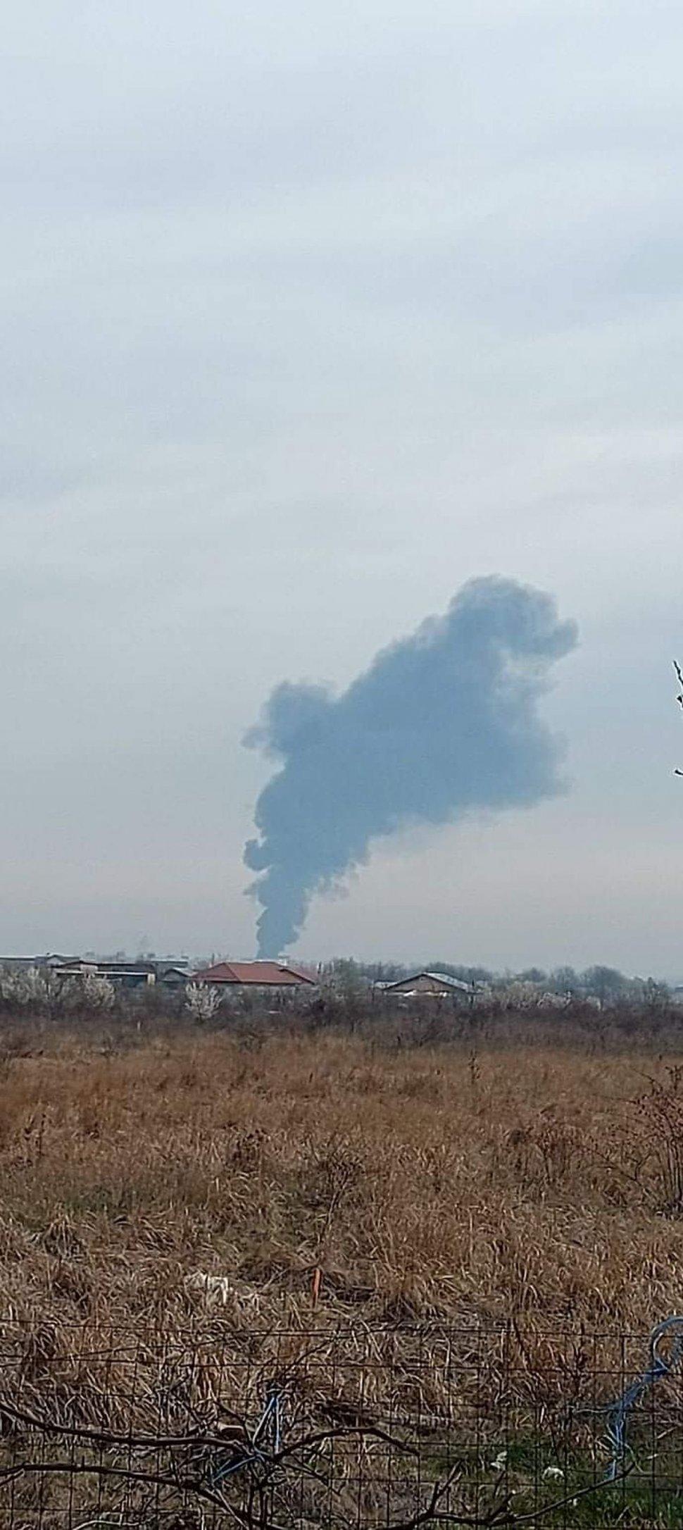 ”Sunt în șoc, soția mea e acolo, plânge” | Primele declarații ale locatarilor din blocul care arde în Sectorul 5 din București 823708