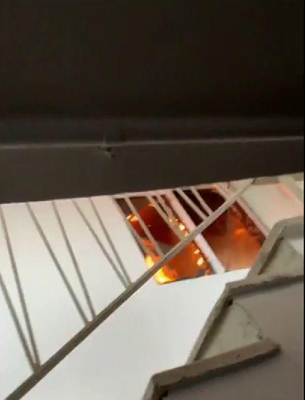 Incendiu puternic în Sectorul 5 din București! ”Arde blocul! Lăsați lucrurile și mergeți jos!” 823697