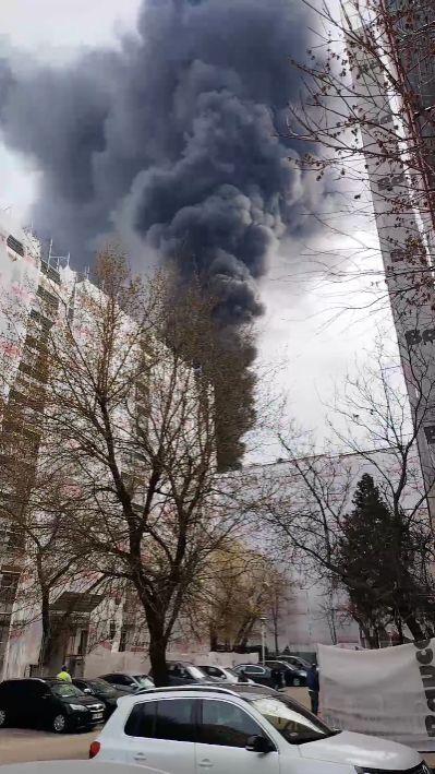 Incendiu puternic în Sectorul 5 din București! ”Arde blocul! Lăsați lucrurile și mergeți jos!” 823700