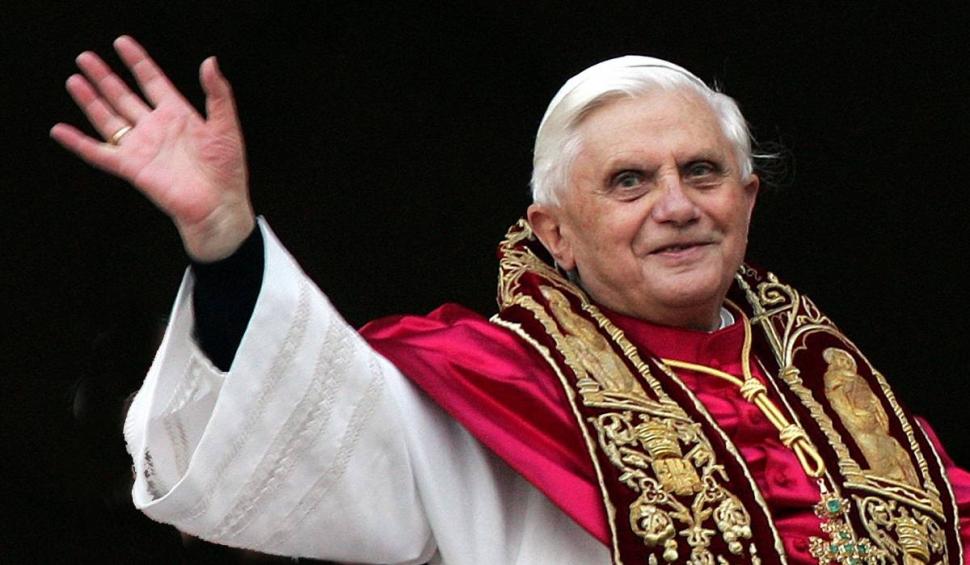 Cine va moșteni averea fostului Papă Benedict al XVI-lea: "Nu a uitat pe nimeni"