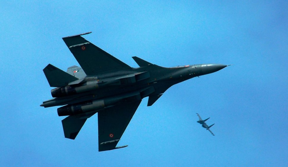 Rusia a trimis un avion de vânătoare Su-35 să intercepteze două bombardiere strategice ale SUA