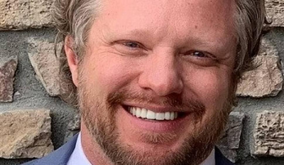 Un dentist şi-a omorât soţia pentru a putea trăi cu amanta. Femeia a fost otrăvită cu cianură 824176